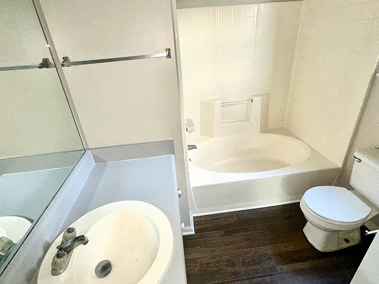 2716 Sanibel Ln SE — Photo 4
