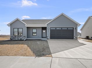 1832 Redbud Cir, Eldridge, IA
