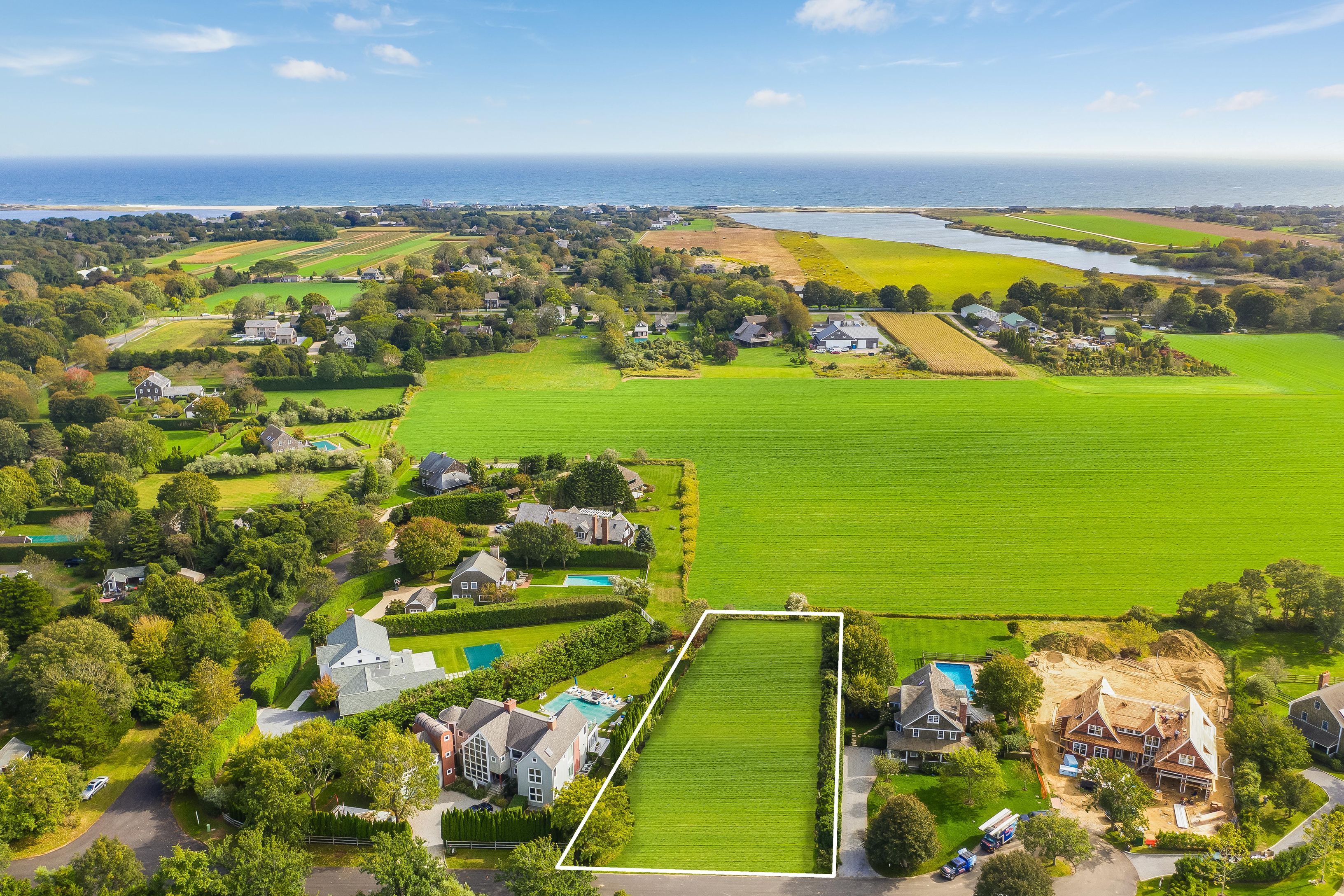 14 Osborne Farm Ln in Wainscott Out East