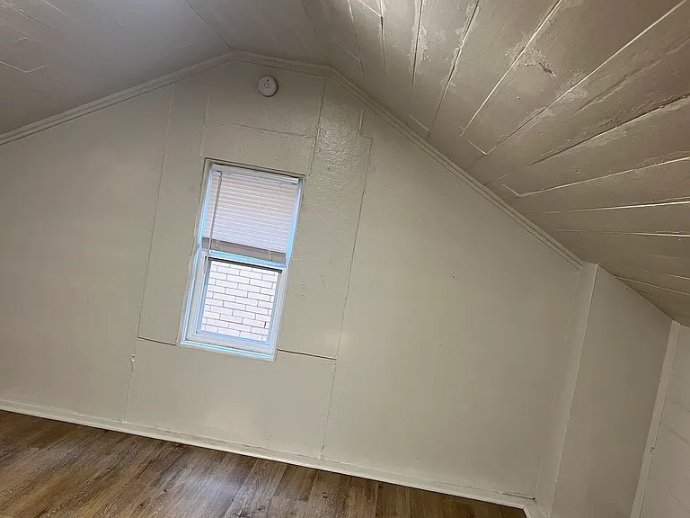 427 Ormsby Ave — Photo 10