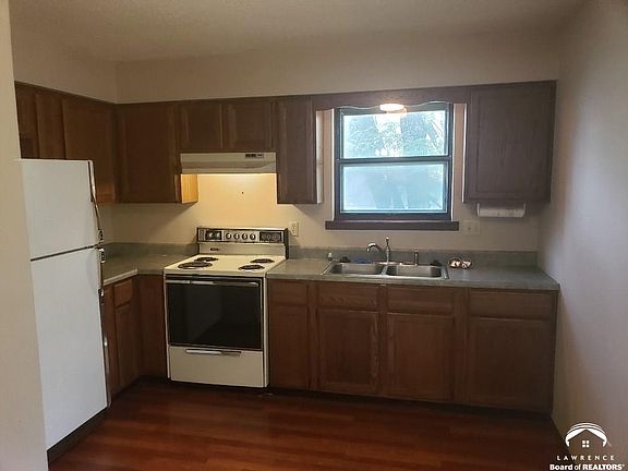 4th image of 615 Locust St