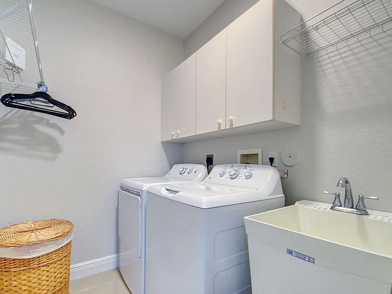 4006 Bahia Isle Cir — Photo 32