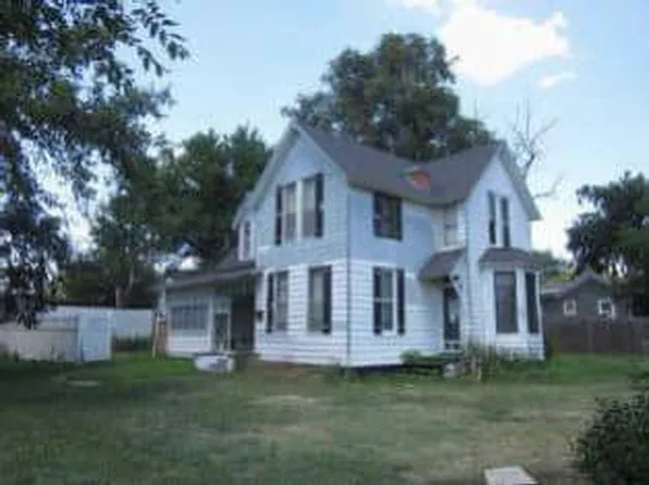 121 E 12th St, Larned, KS 67550