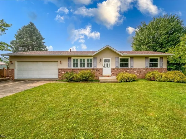 890 Marigold St NW, Hartville, OH 44632