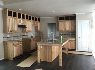 533 W River St, Cave Junction, OR 97523