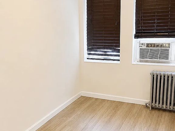 3rd image of 2337 33rd Ave Floor 1