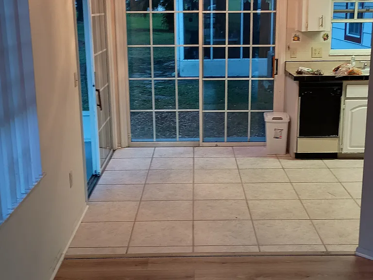 Dining area, with lots of light from the two sliding doors, flowing into the kitchen.