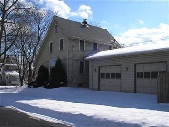 2nd image of 400 Garfield St
