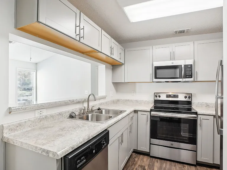 Cambridge Park Apartments — Photo 90