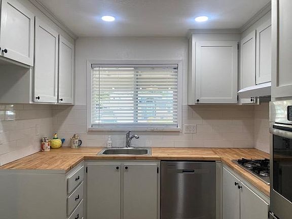 3rd image of 32257 Crest Ln