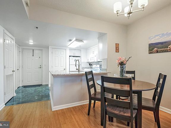 4th image of 1045 N Utah St #2309