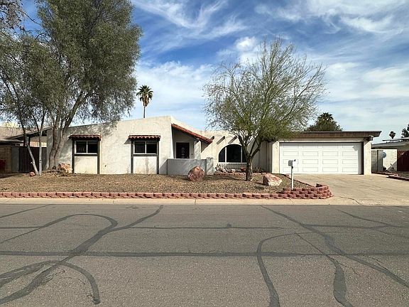5th image of 1172 E Delano Drive