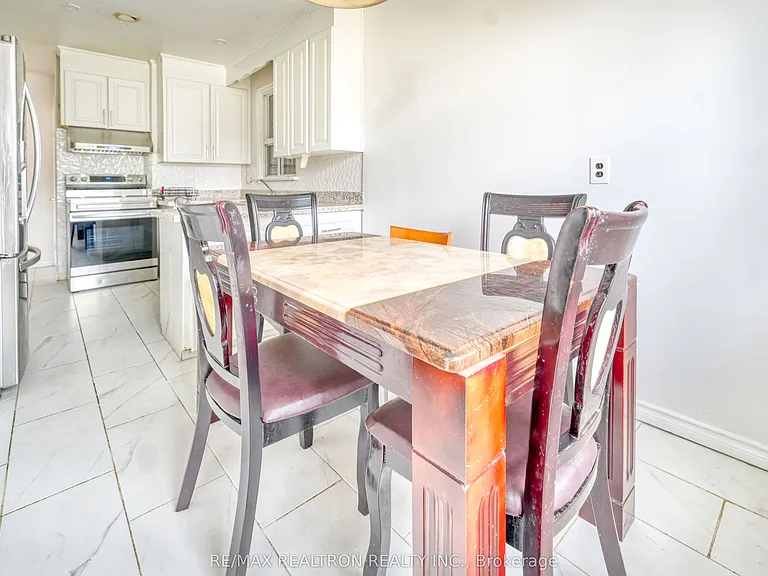 93 Mountland Dr #MAIN FLOOR — Photo 8