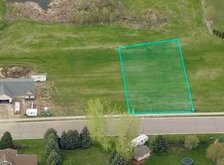 209 Cedar Trail Dr, Le Sueur, MN 56058