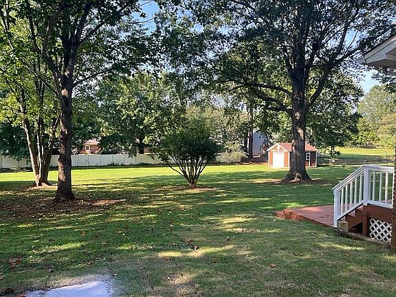 3rd image of 309 Colonial Dr