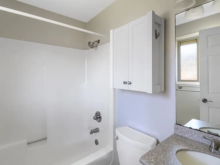 368 NW Columbia Dr — Photo 10