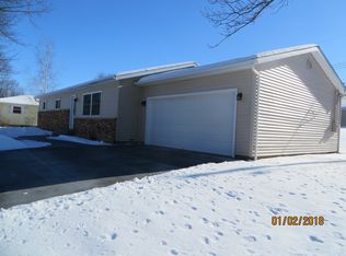 409 Hillcrest Dr, Washburn, IL 61570