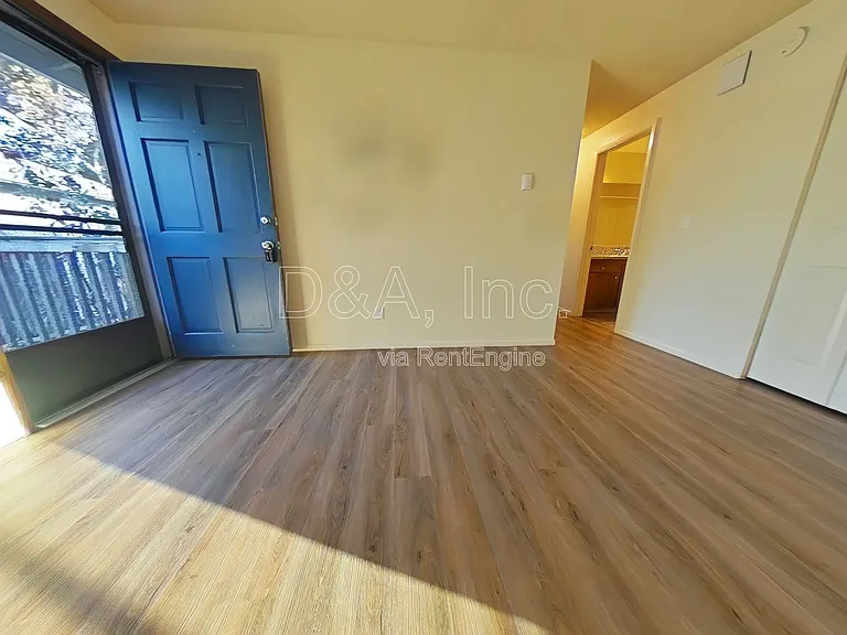 416 Ermine St SE — Photo 2