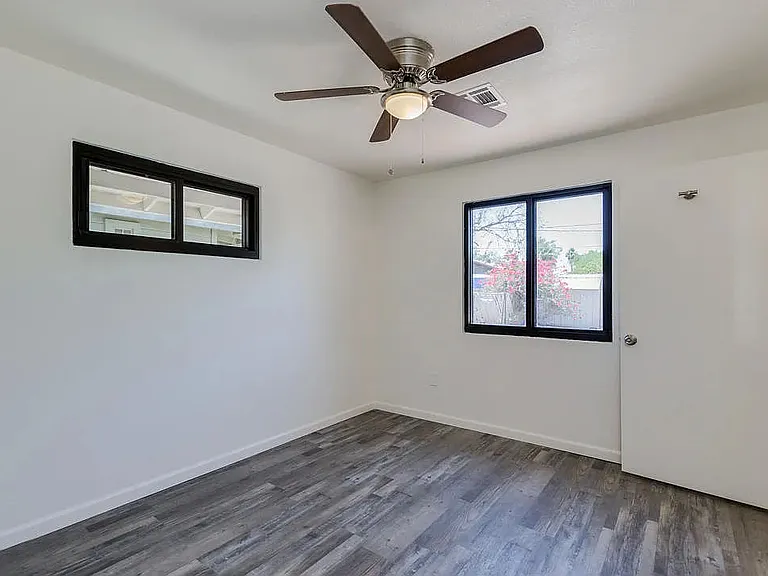 1221 E Henry St — Photo 23