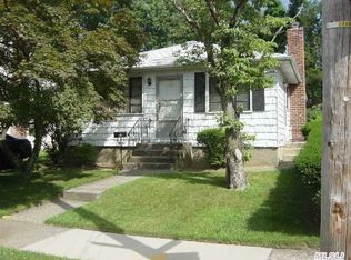 25504 39th Ave, Little Neck, NY 11363