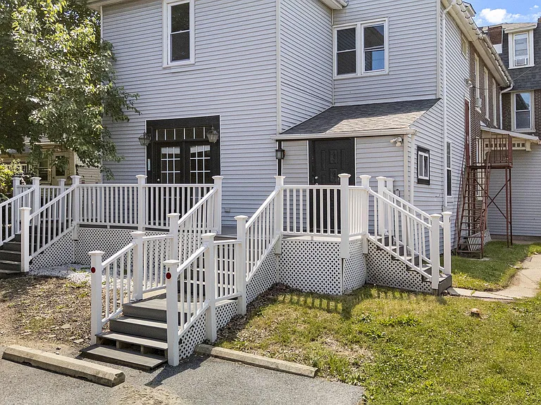 305 Main St #5 — Photo 3