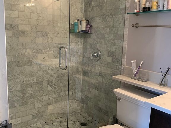 4th image of 444 W Fullerton Pkwy APT 2003