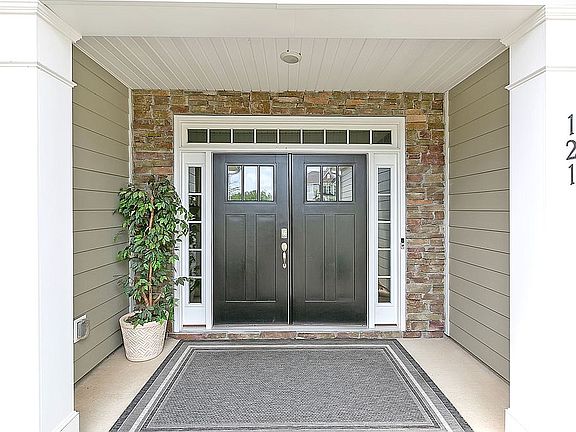 4th image of 121 Carolina Ash Ln