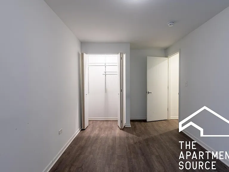 939 W Winona St #207 — Photo 8