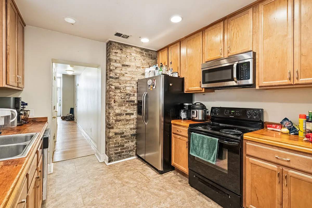 Building Photo - 2128 E Carson St #B