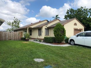 1121 SW 110th Ave, Pembroke Pines, FL 33025