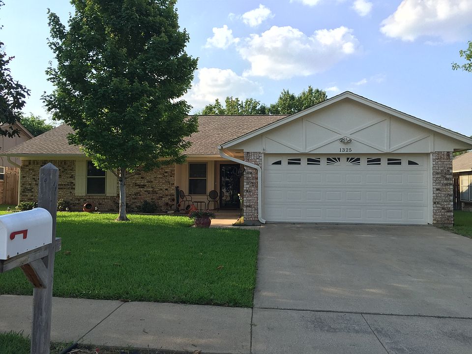 1st image of 1325 Fieldstone Dr