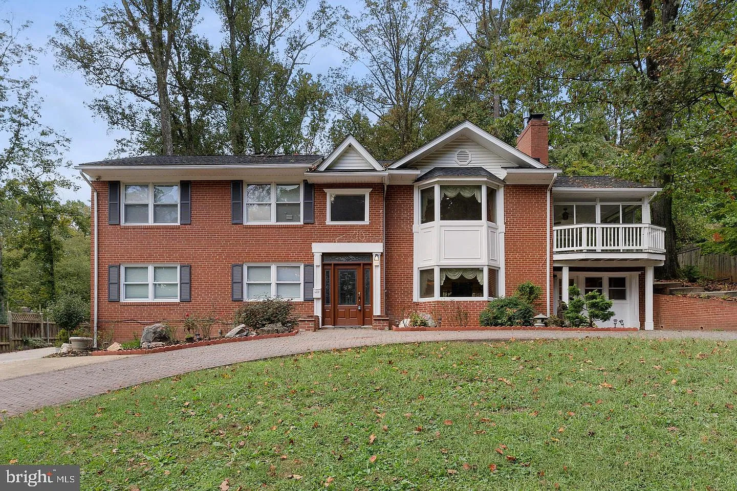 6 bed, 4.0 bath, 3885 sqft, $4,500 — Photo 2