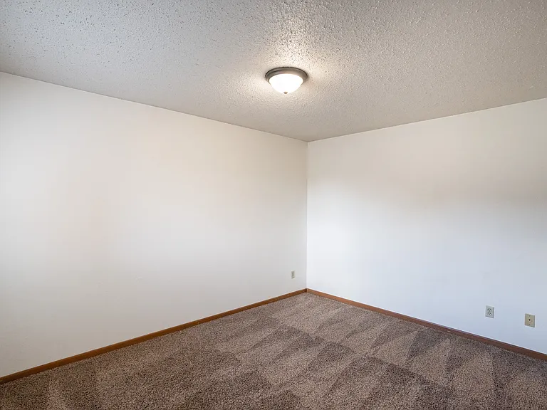 Fargo, ND Cedar Pointe Apartments | Bedroom