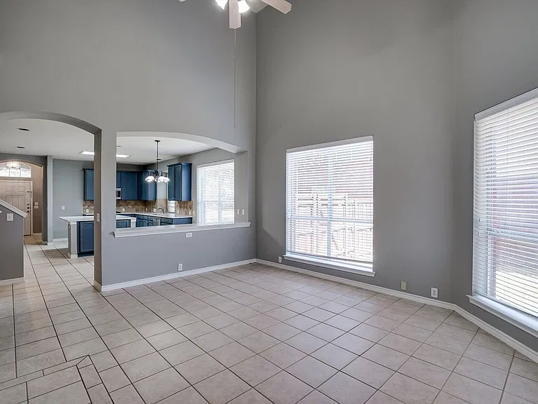 7657 Ravenhill Dr — Photo 15