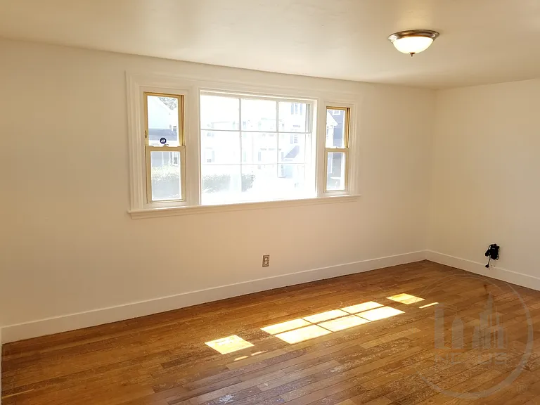  497 Winter St 1stflr 1b/1b Hwincluded Spacious! Freshpaint Petsok — Photo 4