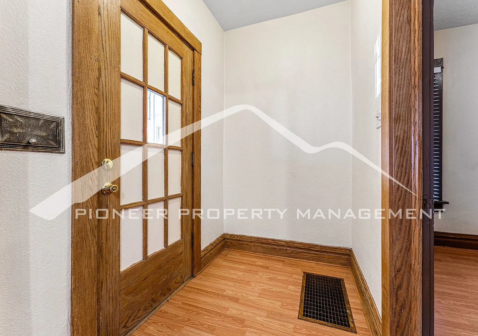 Single Family Home with 2 Car Garage and Central Air! — Photo 2