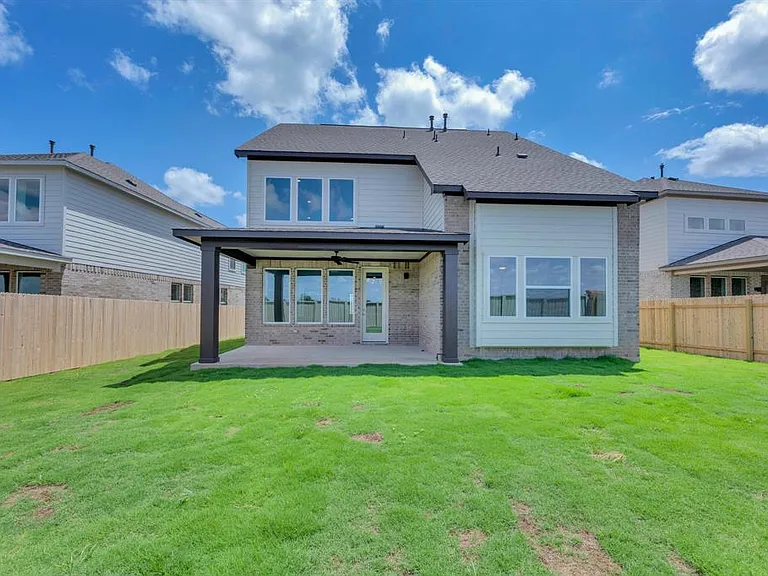 324 Amista Dr — Photo 31