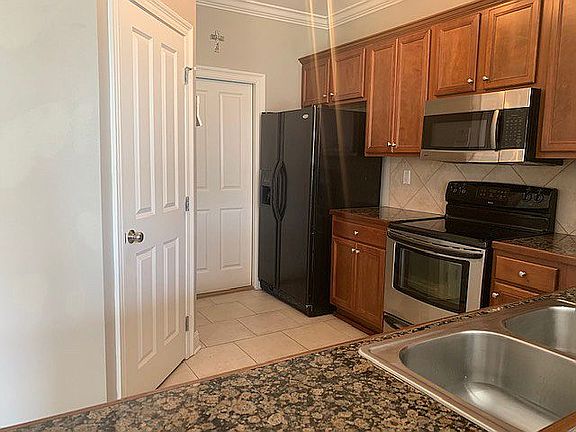 3rd image of 18137 Pinehurst Dr