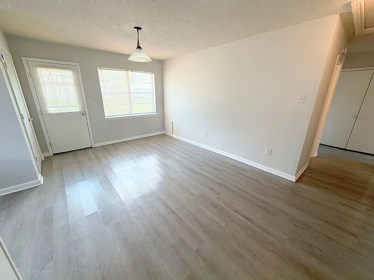 4767 Bradford Dr — Photo 4