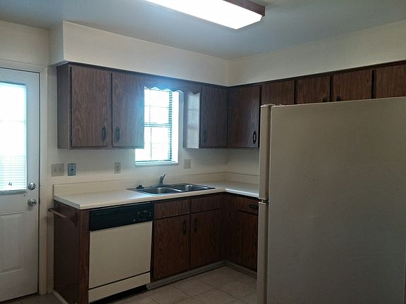 5th image of 4344 Langley Ave APT C109