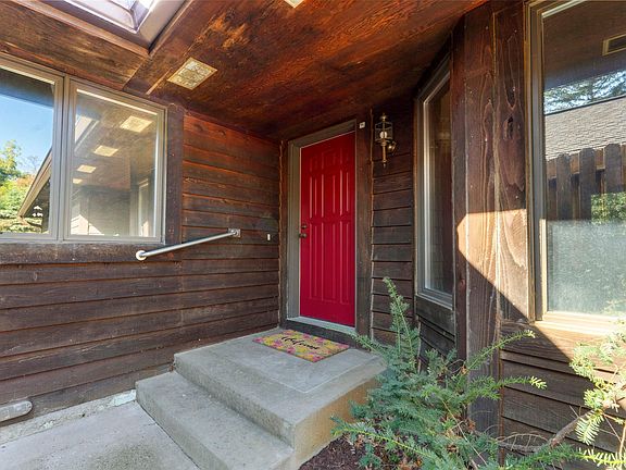 5th image of 13221 285th Ave NW