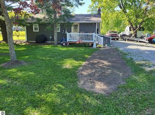 4737 N Peninsula Rd, Hale, MI 48739