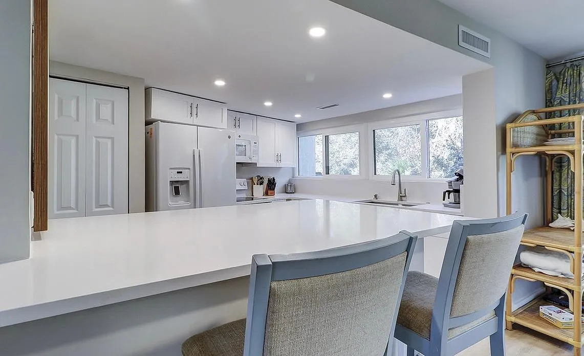 42 S Forest Beach Dr — Photo 4