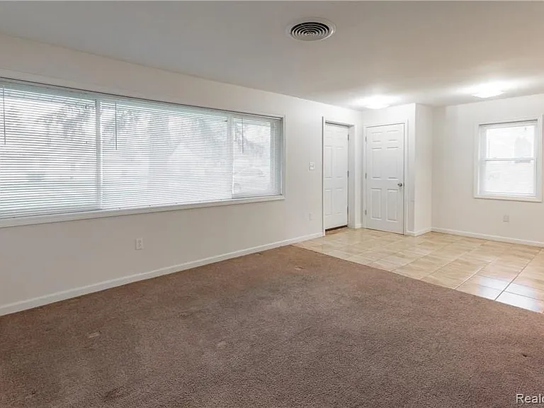 31733 Kathryn St — Photo 16