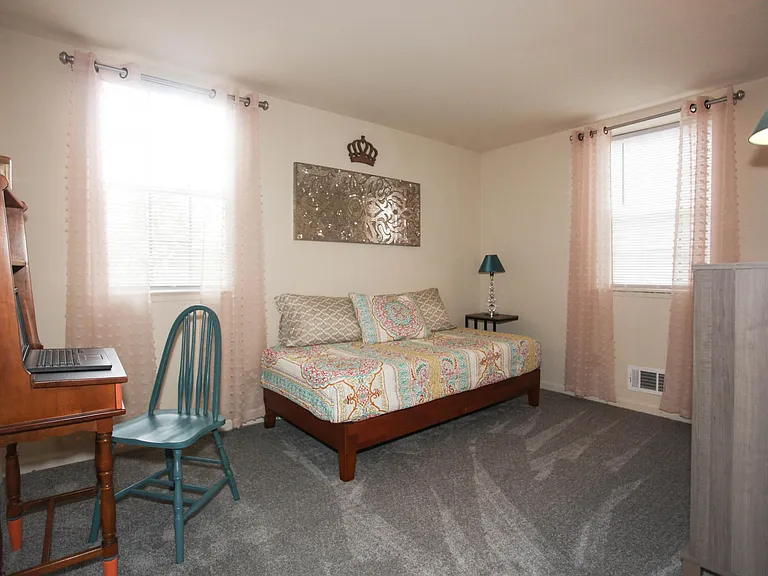 Gardenvillage Apartments and Townhouses — Photo 13