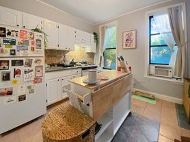 606 Kosciuszko St