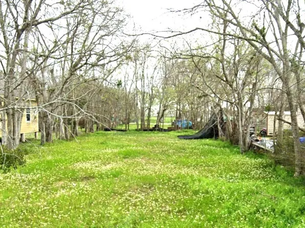 209 Moutray Ave, Wharton, TX 77488