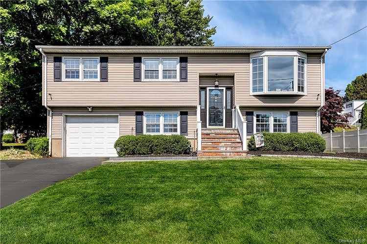 1st image of 30 Hunter Pl