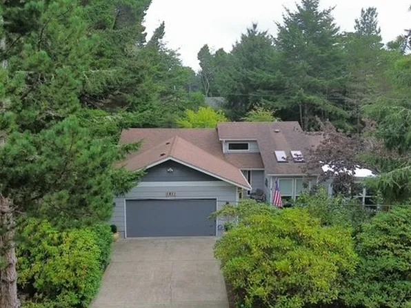 240 11th St, Florence, OR 97439