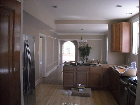4th image of 5536 N Artesian Ave APT 3